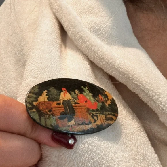 Beautiful brooch - Picture 2 of 5